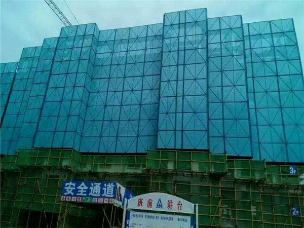 江苏某建筑工地建筑爬架网使用案例